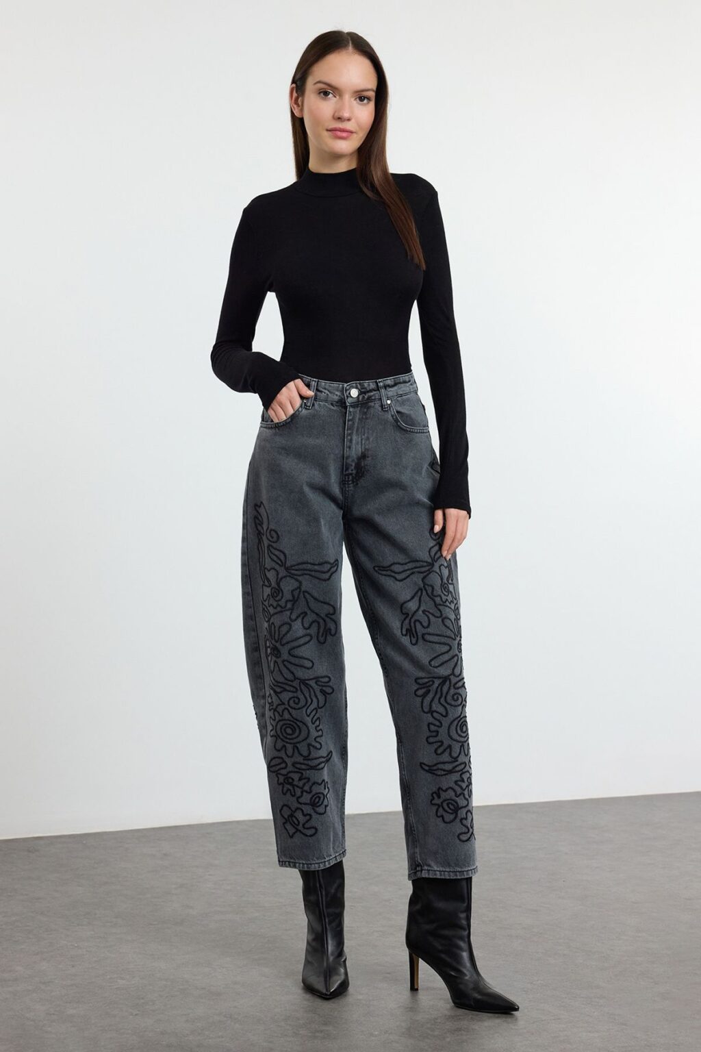 Trendyol Anthracite Embroidered High Waist Balloon Jeans