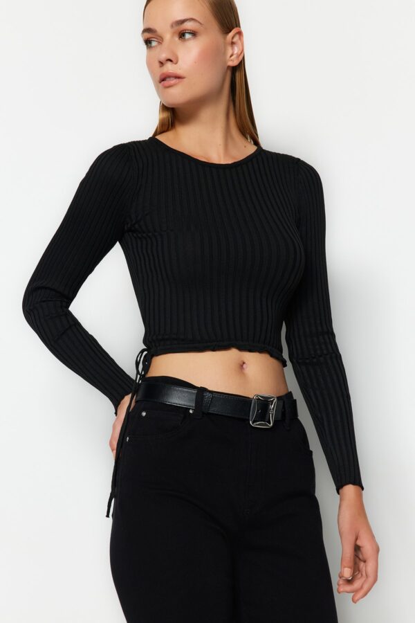 Trendyol Black Crop Crew Neck Knitwear Sweater