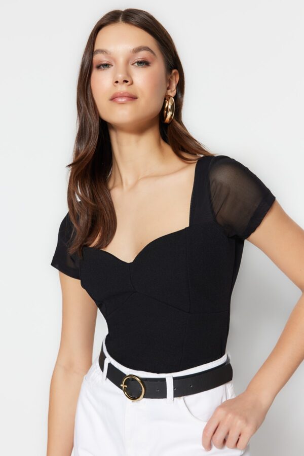 Trendyol Black Fitted/Body Sitting Tulle Detail Crepe Stretch Knit Bodysuit