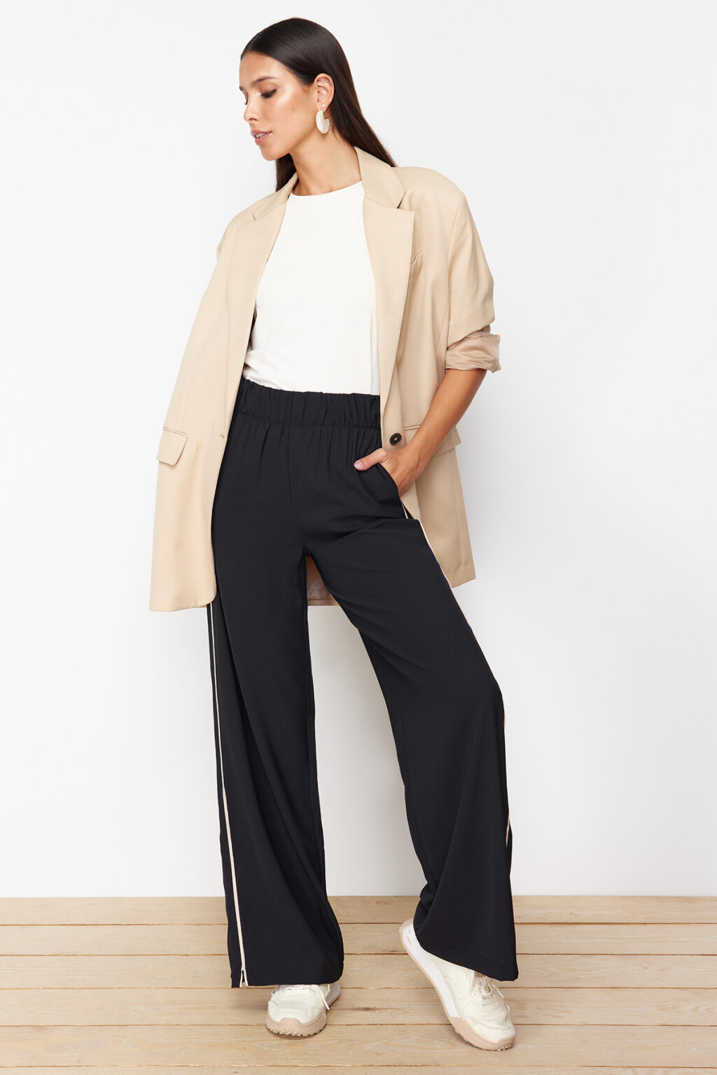 Trendyol Black Piping Leg Zipper Detail Wide Leg/Wide Leg Woven Sweatpants