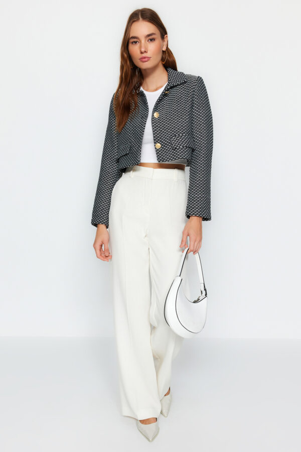 Trendyol Black Regular Crop gombos szövött kabát