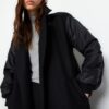 Trendyol Black Sleeve szövet részletesen bélelt hosszú kabát