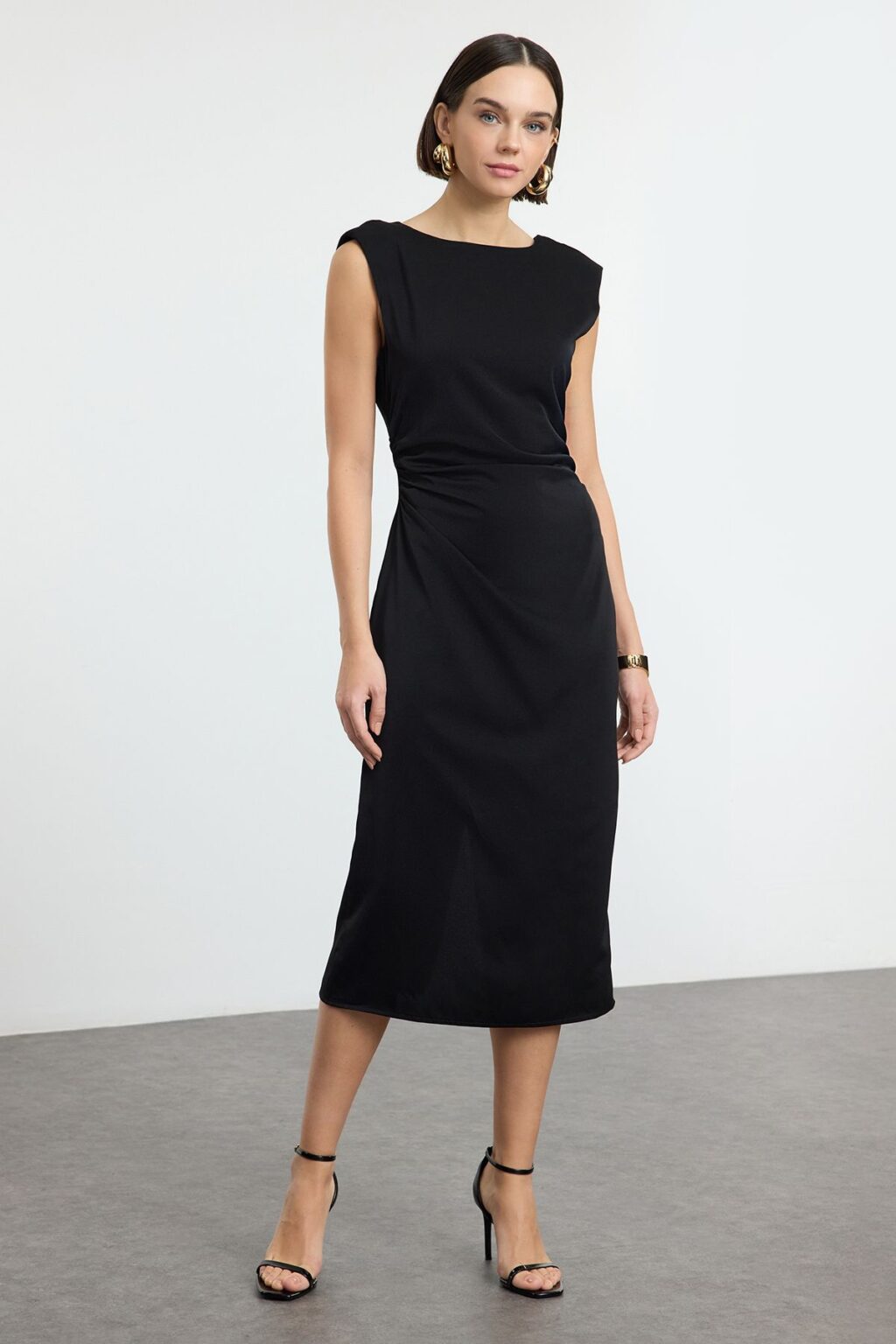 Trendyol Black Straight Cut Padded Woven Dress