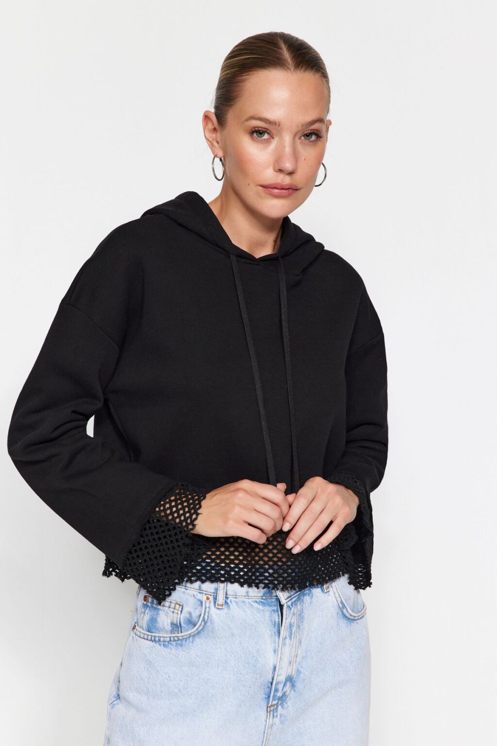 Trendyol Black Thick Inner Fleece Mesh Detailed Hooded Comfort Fit Crop Knitted Sweatshirt