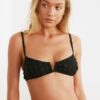 Trendyol Black V Vágott Texturált Bikini Top