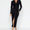 Trendyol Black Velvet Fitted/Slippery Polo Neck Midi kötött ruha