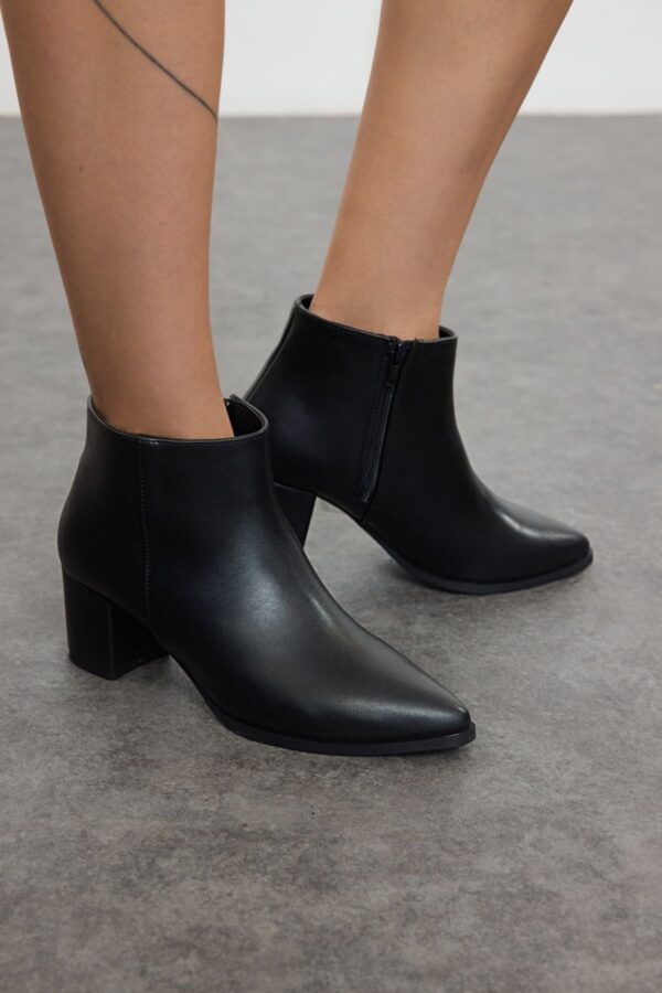 Trendyol Black Zippered Block Heel Women's Ankle Boots