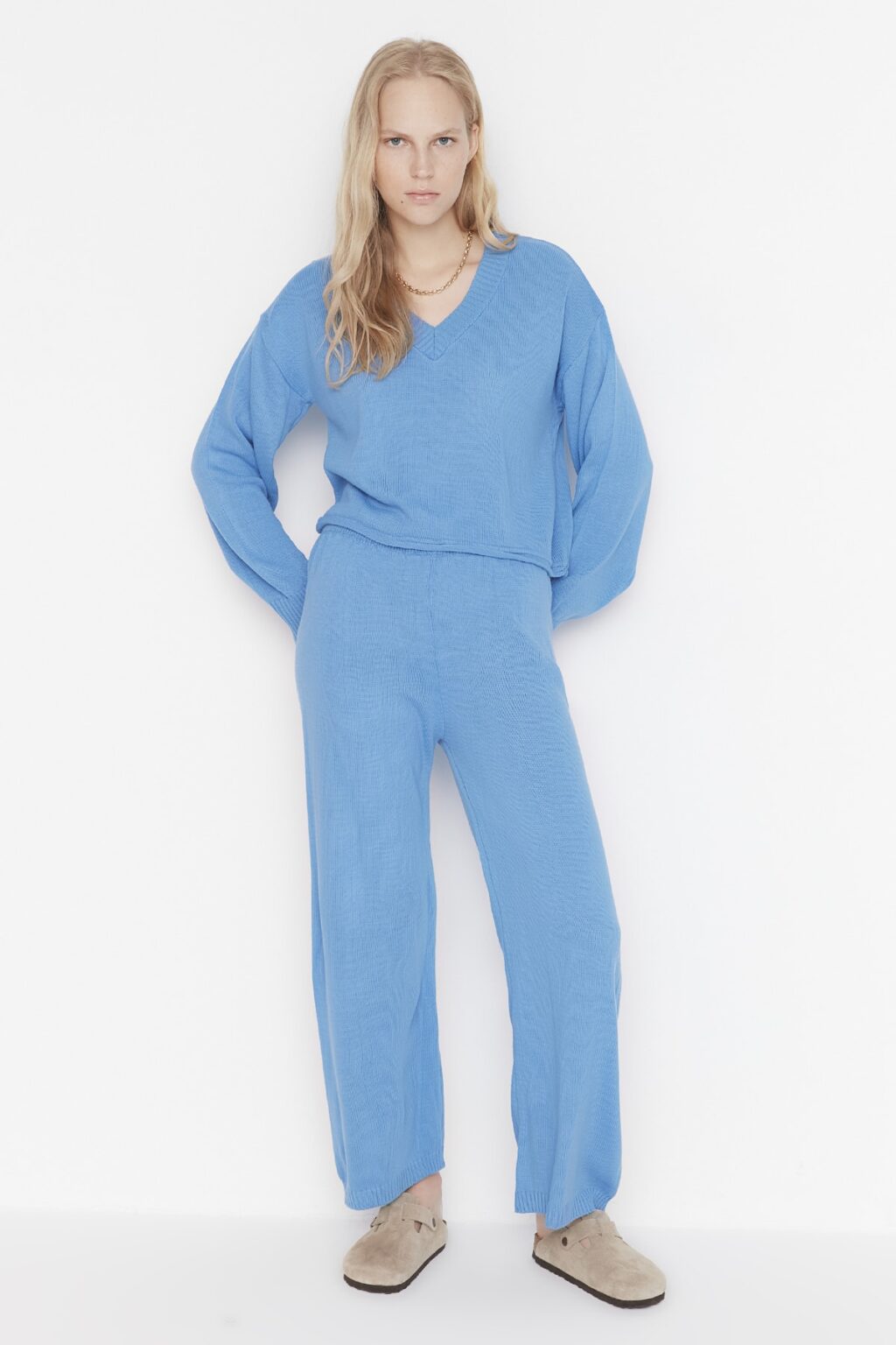 Trendyol Blue V-Neck Sweater Top-Upper Suit