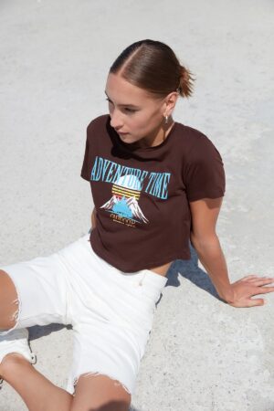 Trendyol Brown 100% Cotton Printed Basic Crop Crew Neck Knitted T-Shirt Trendyol Brown 100% Cotton Printed Basic Crop Crew Neck Knitted T-Shirt