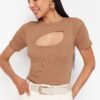 Trendyol Brown Cut Out Detailed Fitted Crew Neck Crop Ribbed Stretchy Knitted Blouse