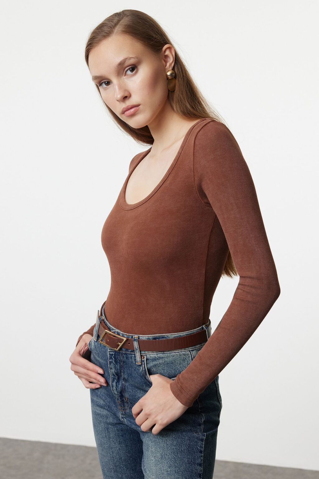 Trendyol Brown Vintage/Faded Effect Ribbed Pool Neck Fitted Cotton Knitted Blouse