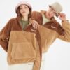 Trendyol Camel Unisex Oversize/Wide-Fit High Neck Color Block meleg plüss pulóver minimális hímzéssel