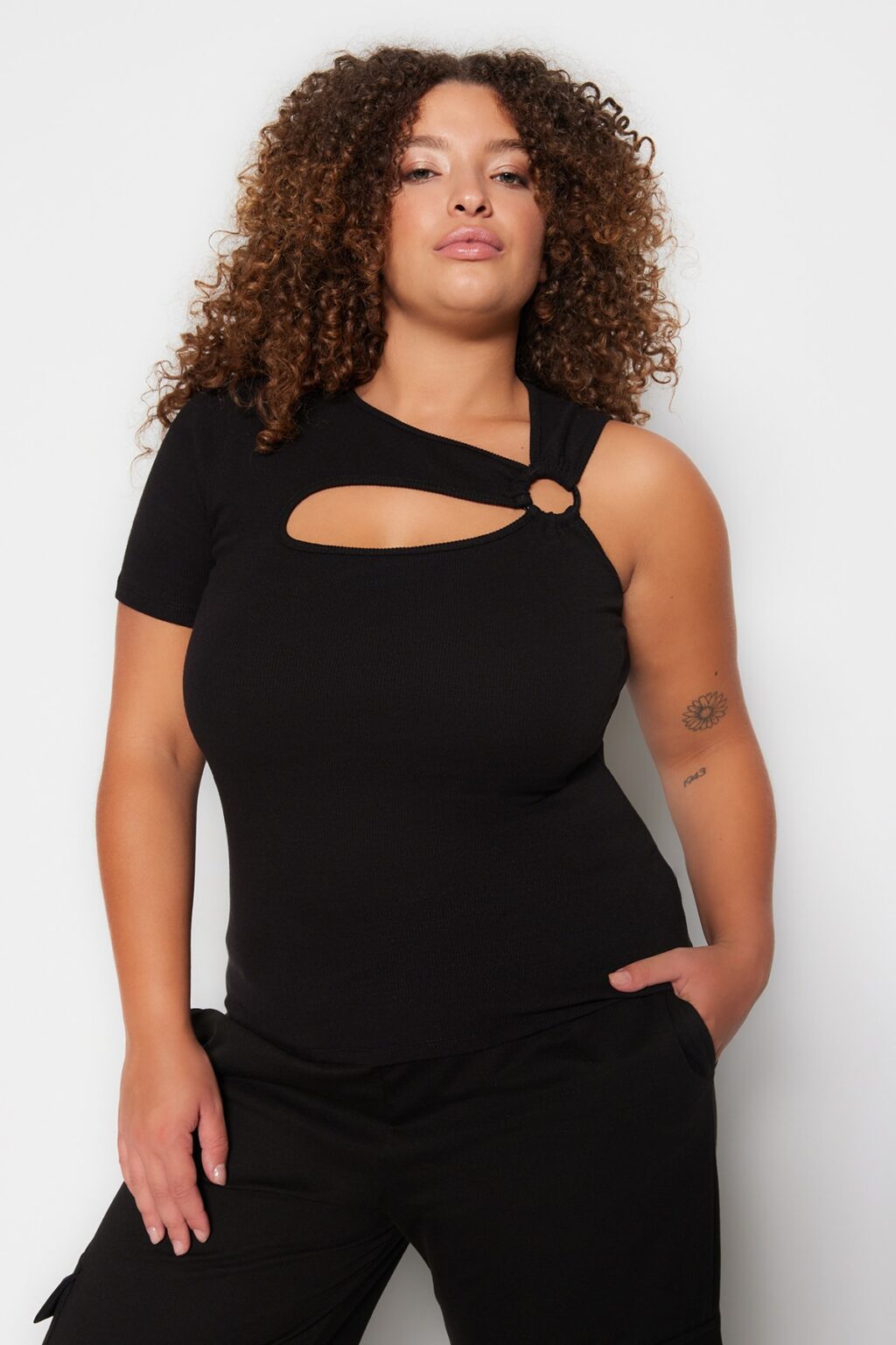 Trendyol Curve Black Cut-Out Detailed Knitted Plus Size Blouse