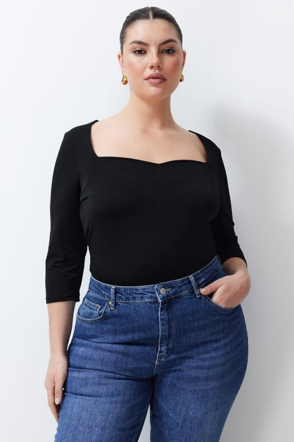 Trendyol Curve Black Heart Neck Fitted Knitted Blouse