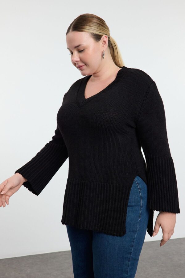 Trendyol Curve Black Side Slit V Neck Knitwear Sweater