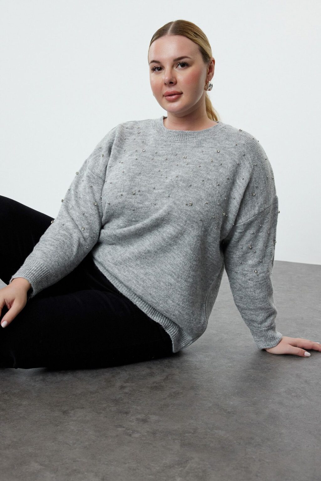 Trendyol Curve Gray Crew Neck Stone Knitwear Sweater