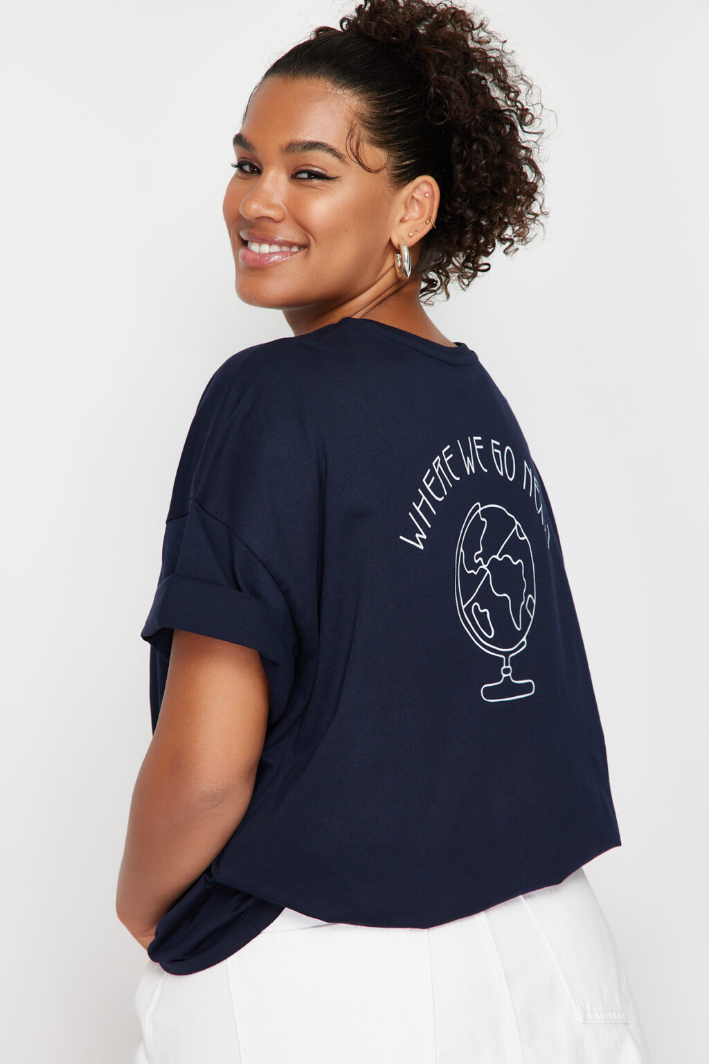 Trendyol Curve Navy Blue 100% Cotton Back Printed Relaxed Cut Crew Neck Knitted T-Shirt