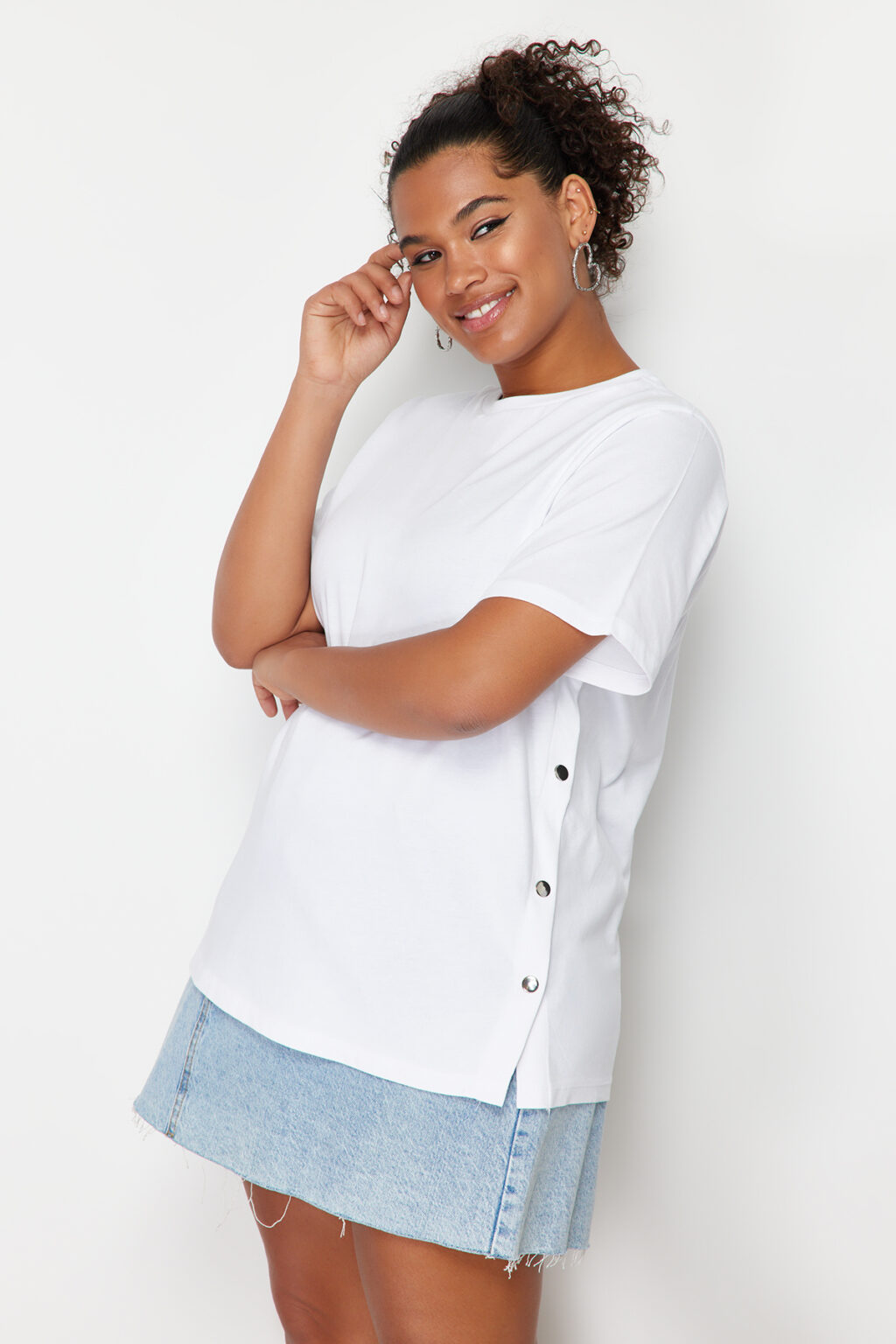 Trendyol Curve White Boyfriend Fit Side Snap Detail 100% Cotton Knitted Plus Size T-shirt