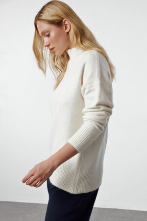 Trendyol Ecru Oversize Wool Basic Knitted Sweater Trendyol Ecru Oversize Wool Basic Knitted Sweater