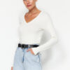 Trendyol Ecru Premium Soft Fabric V-Neck Fitted Stretchy Knitted Blouse
