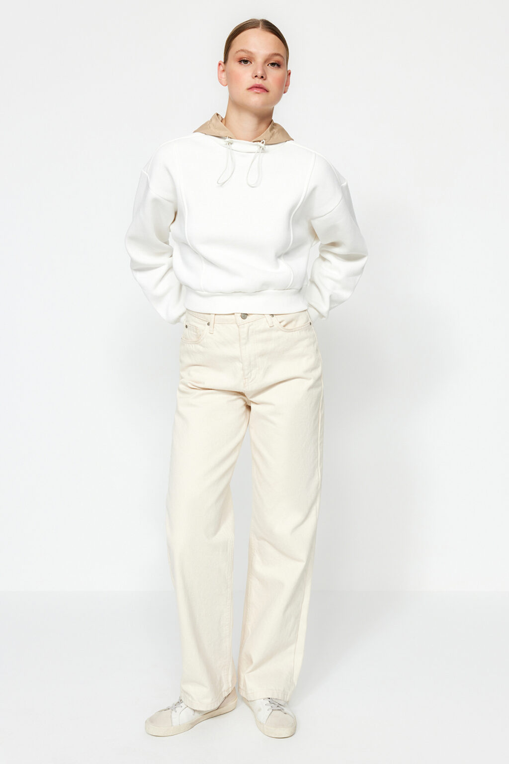 Trendyol Ecru Thick Fleece Parachute Hooded Relaxed Cut Crop Knitted Sweatshirt