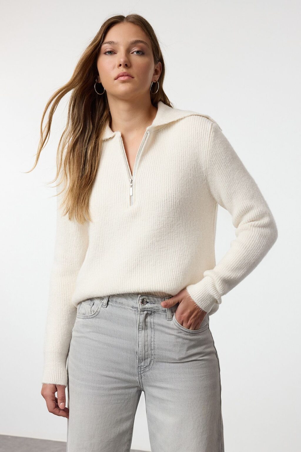 Trendyol Ecru Wool Wide Pattern Turn-down Collar Zippered Knitwear Sweater