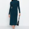 Trendyol Emerald Green Draped Detail High Neck A-Line Stretch Midi kötött ruha