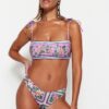 Trendyol Floral mintás V-Cut normál lábú bikini alsó