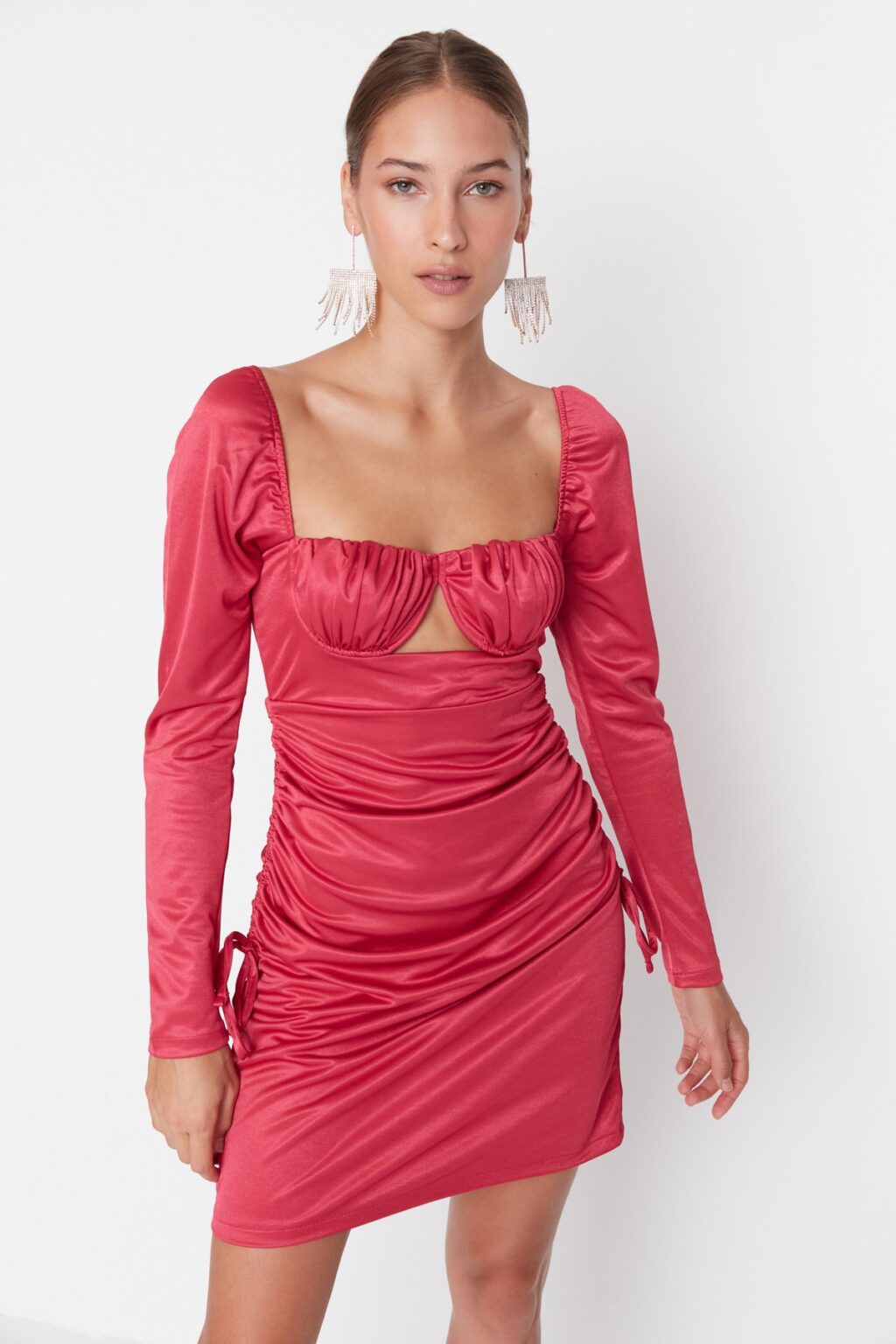 Trendyol Fuchsia estélyi ruha drapériával részletesen kidolgozott szaténnal