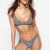 Trendyol Gingham texturált V-Cut normál lábú bikini alsó