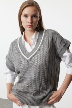 Trendyol Gray Wide Fit V-Neck Openwork Knitwear Sweater Trendyol Gray Wide Fit V-Neck Openwork Knitwear Sweater