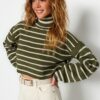 Trendyol Khaki Crop csíkos kötöttáru pulóver
