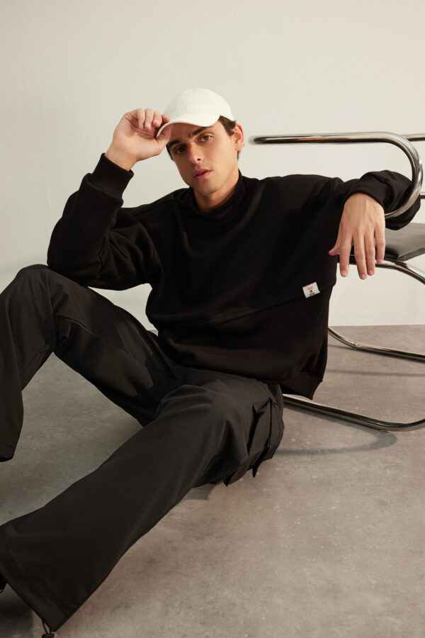 Trendyol Limited Edition Black Oversize/Wide Cut Labeled Inside Fleece Sweatshirt