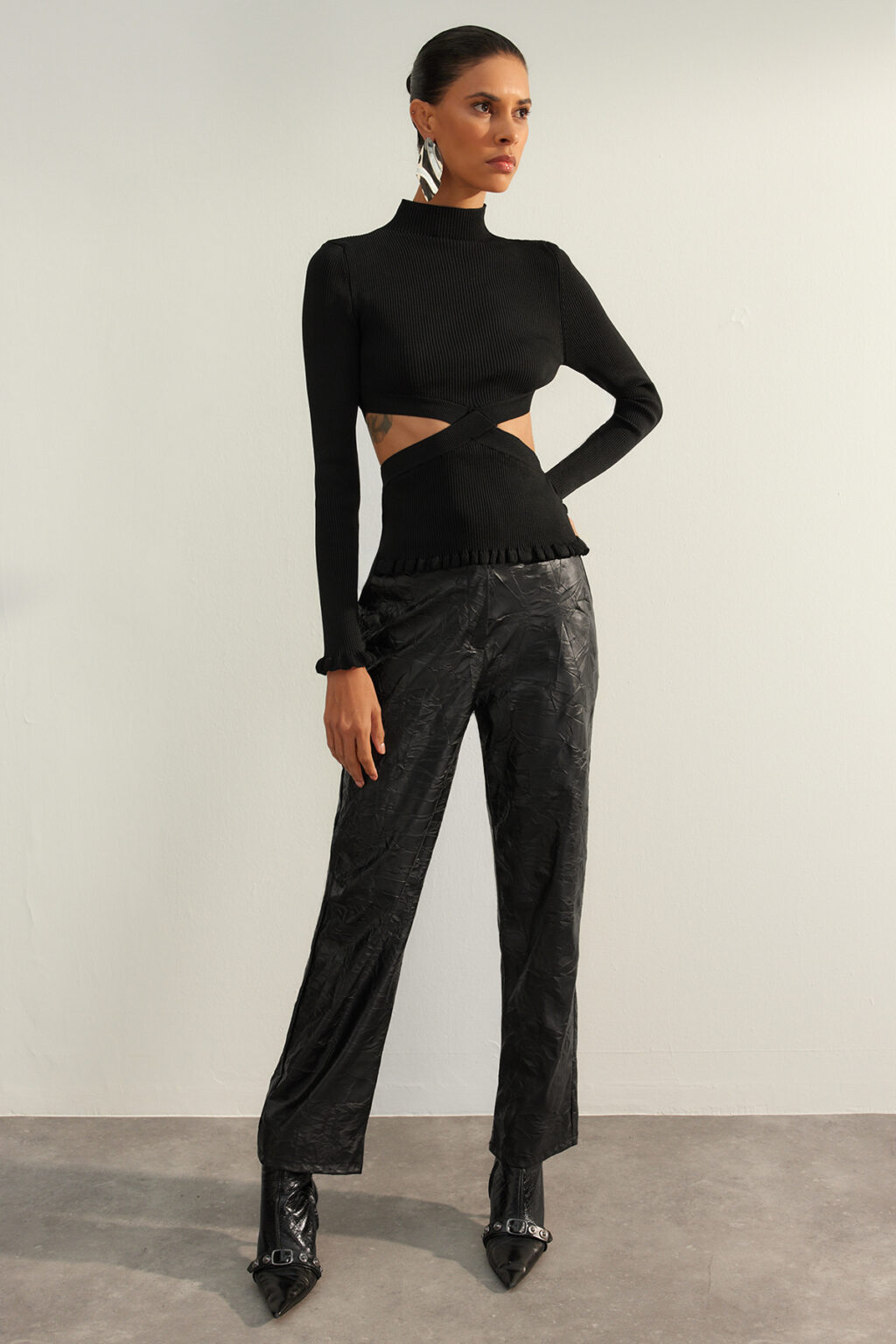 Trendyol Limited Edition Black Window/Cut Out kötöttáru pulóver
