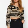 Trendyol Mink Crop puha texturált kötöttáru pulóver