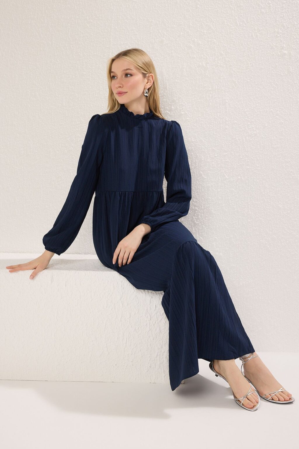 Trendyol Navy Blue High Neck Crinkle Wide Fit Woven Dress