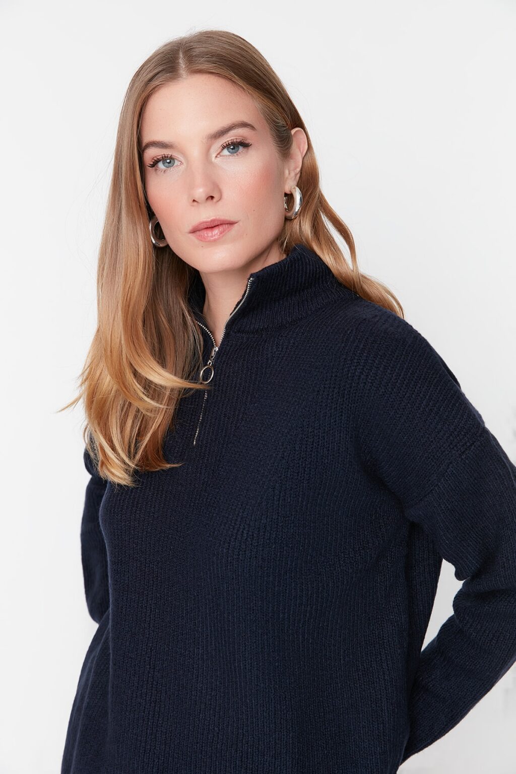 Trendyol Navy Blue puha textúrájú cipzáras kötöttáru pulóver