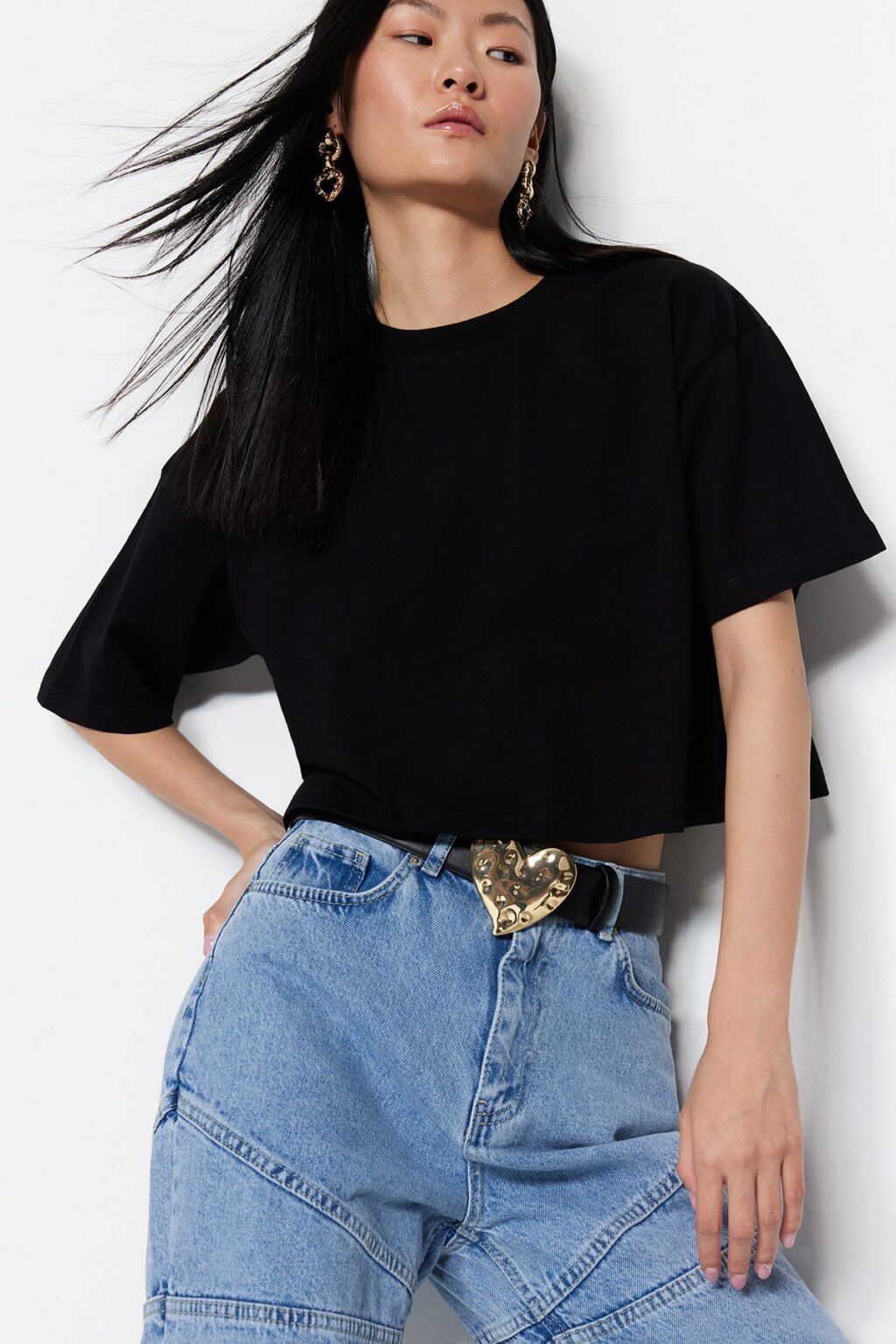 Trendyol Premium Black Relaxed Fit 100% Cotton Crop Knit T-Shirt