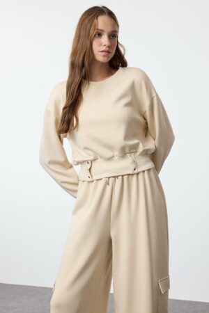 Trendyol Relaxed Crop Thick Knitted Sweatshirt with Stone Snaps Trendyol Relaxed Crop Thick Knitted Sweatshirt with Stone Snaps