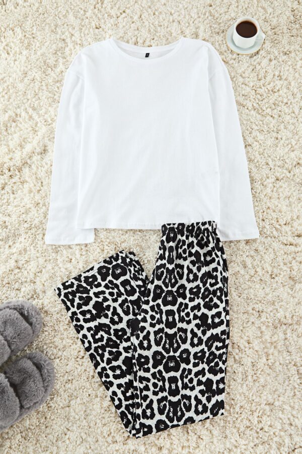 Trendyol White-Black Leopard Patterned Knitted Pajama Set