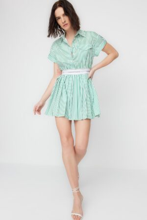 Trendyol X Sagaza Studio fehér-zöld rugalmas Poplin ruha