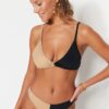 Trendyol fekete bőrű háromszög színű blokk bikini szett normál lábakkal