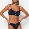 Trendyol magas szárú bikini alsó fekete kiegészítőkkel