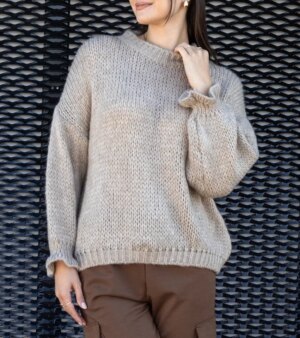UR/CEO Bright beige asymmetrical sweater Castia UR/CEO Bright beige asymmetrical sweater Castia