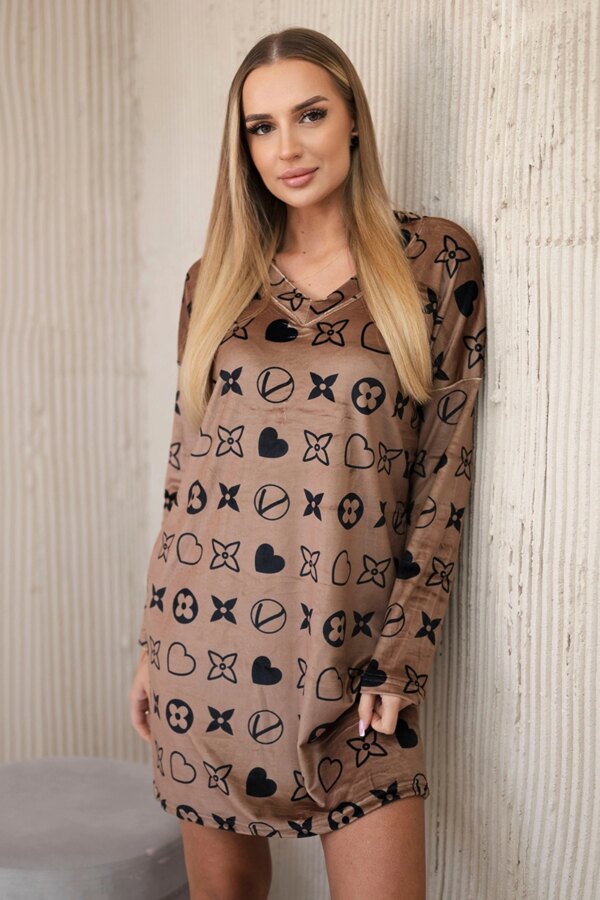 Velvet dress with decorative Kamel pattern