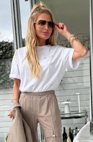 White blouse with the inscription By o la la White blouse with the inscription By o la la