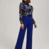 Wide-legged trousers