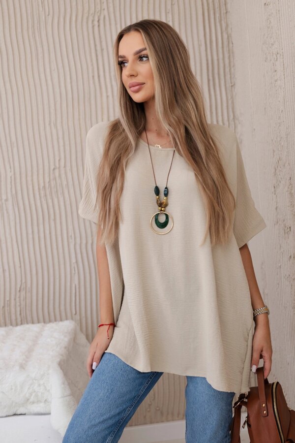 Włoski Oversized blouse with pendant beige