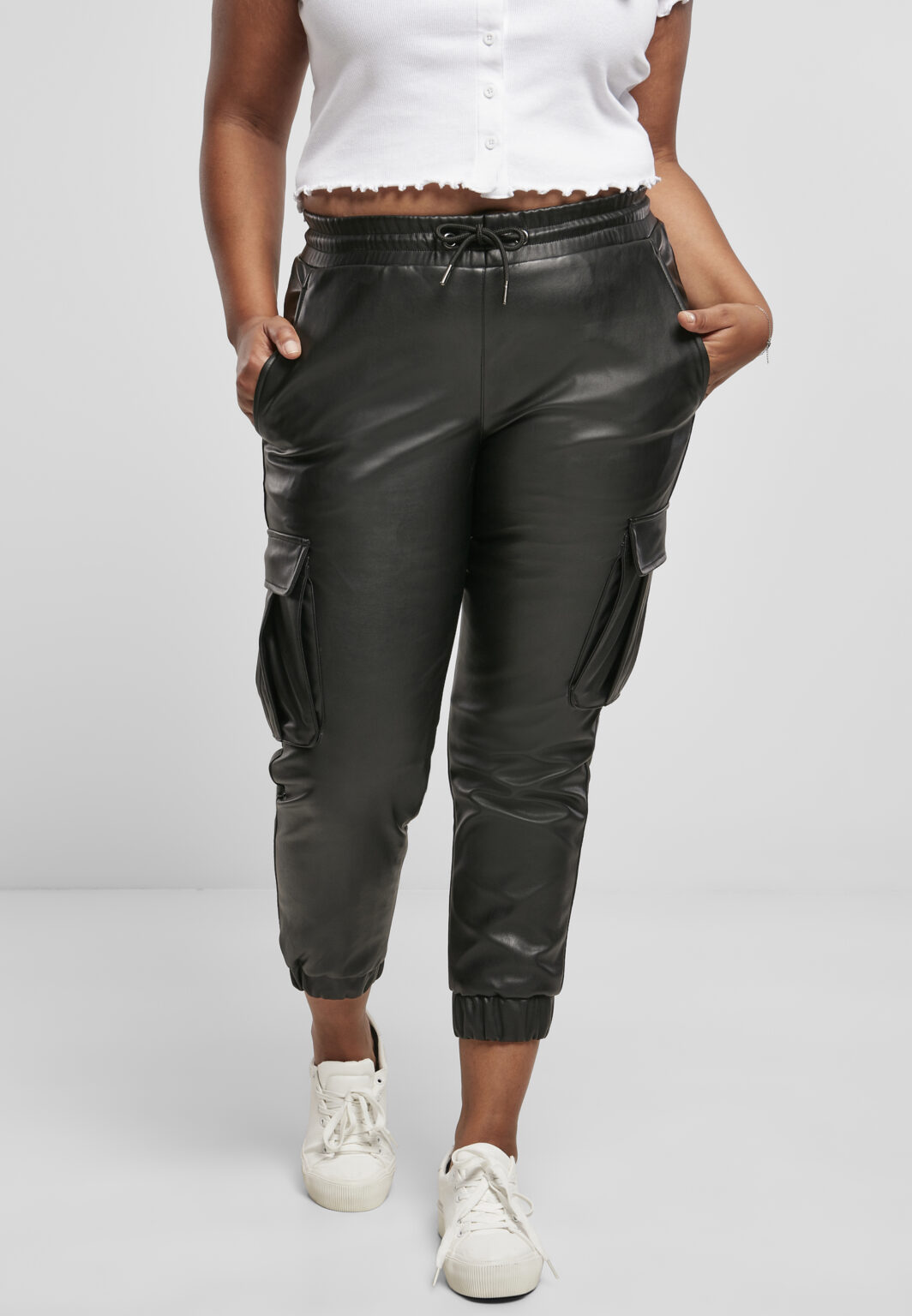 Women's Cargo Pants Made of Faux Leather Black