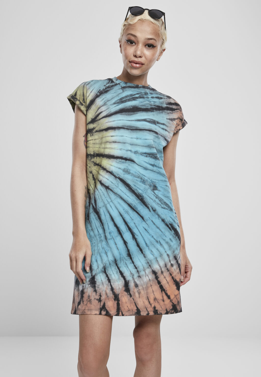 Women's dress with tie in black